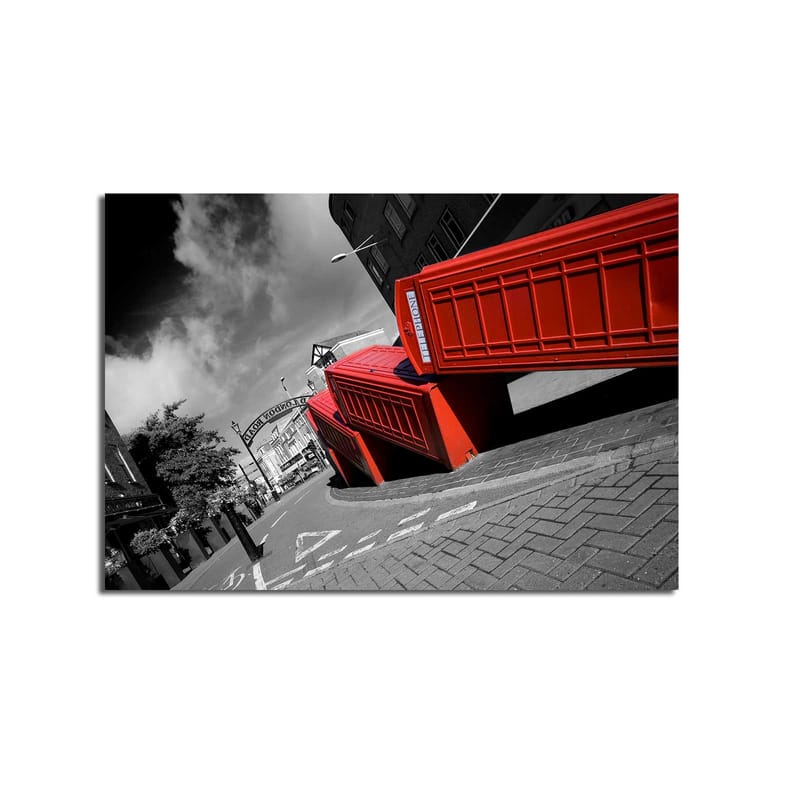Lærred 70x100 cm - Stiliseret billede af røde telefonbokse i et sort-hvidt bybillede - Rød / Sort - Boligtilbehør - Billeder & kunst - Billeder på lærred