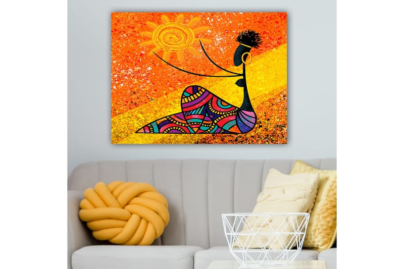 Lærred 70x100 cm - Stiliseret kvinde med en sol i hånden, omgivet af farverige mønstre - Orange / Sort / Lilla - Boligtilbehør - Billeder & kunst - Billeder på lærred