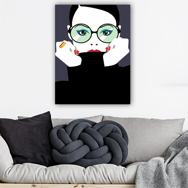 Lærred 70x100 cm - Stiliseret kvinde med store briller, der holder sit ansigt - Grøn / Sort / Rød - Boligtilbehør - Billeder & kunst - Billeder på lærred