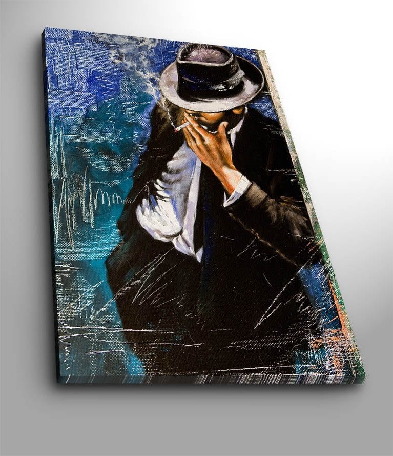 Lærred 70x100 cm - Stiliseret mand i jakkesæt, der ryger en cigaret, med en mystisk og nostalgisk atmosfære, Mørkeblå / Sort / Hvid