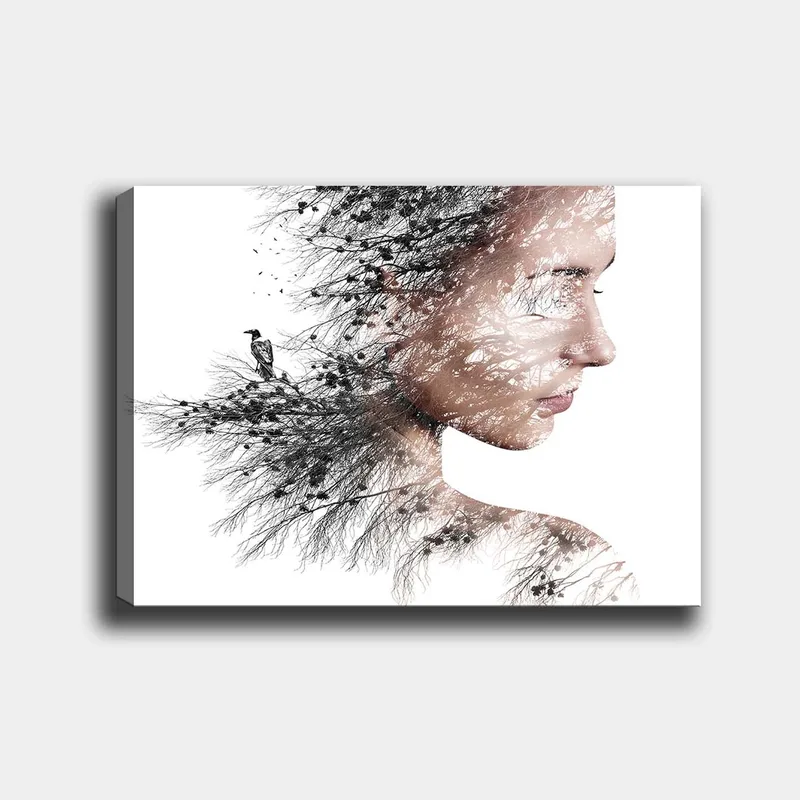 Lærred 70x100 cm - Stiliseret portræt af en kvinde med træer og fugle som en del af hendes silhuet - Sort / Grå / Brun - Boligtilbehør - Billeder & kunst - Billeder på lærred