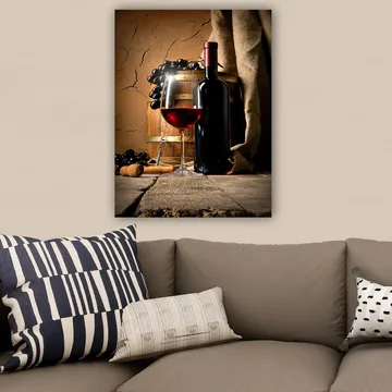 Lærred 70x100 cm - Stilleben med en flaske rødvin, et vinglas og druer på en træoverflade - Mørkerød / Brun / Sort - Boligtilbehør - Billeder & kunst - Billeder på lærred