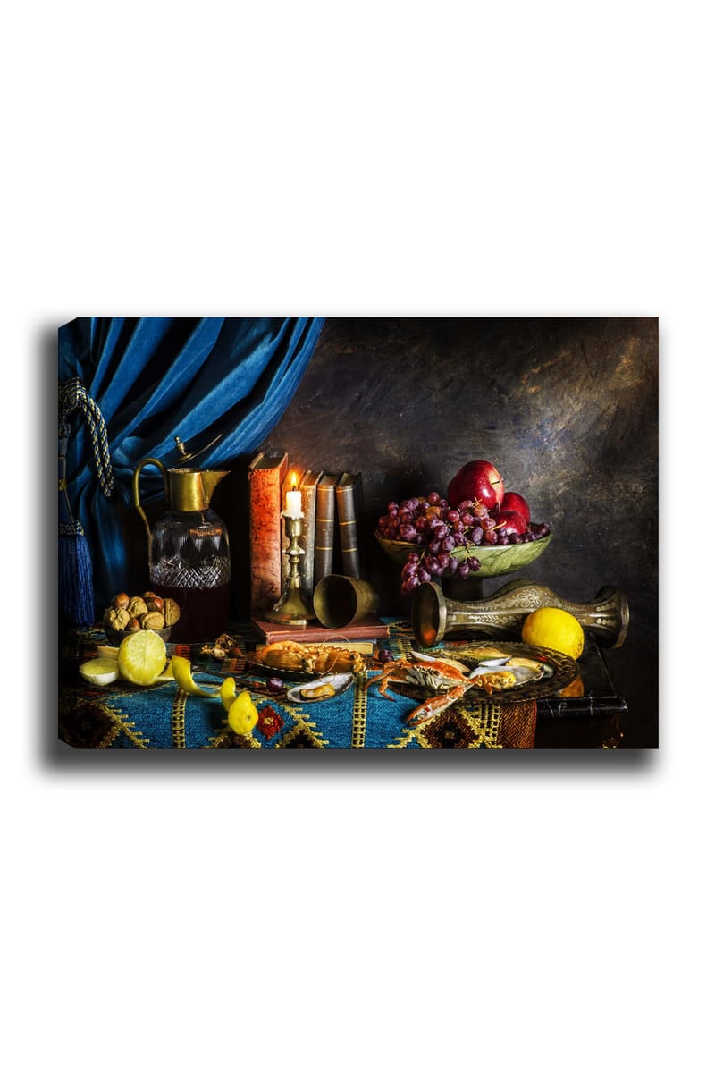Lærred 70x100 cm - Stilleben med frugter, bøger og en kande, der skaber en rig og indbydende atmosfære - Mørkeblå / Rød / Grøn - Boligtilbehør - Billeder & kunst - Billeder på lærred