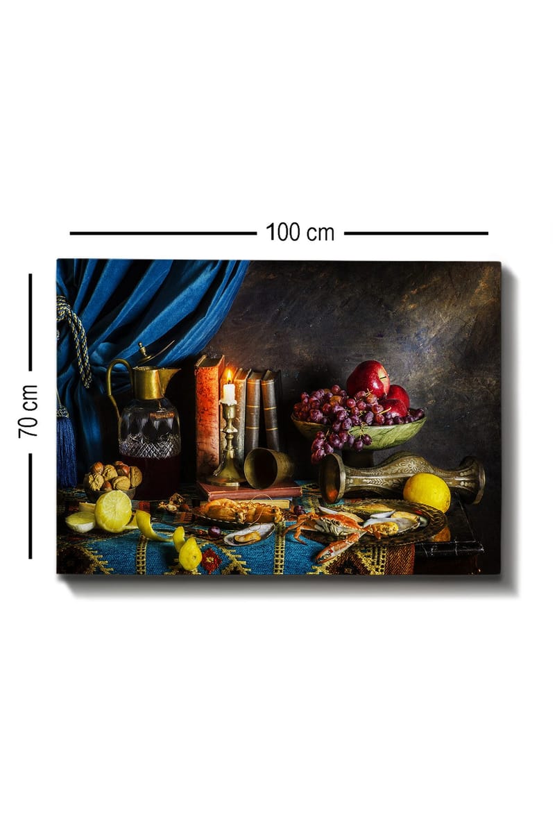 Lærred 70x100 cm - Stilleben med frugter, bøger og en kande, der skaber en rig og indbydende atmosfære - Mørkeblå / Rød / Grøn - Boligtilbehør - Billeder & kunst - Billeder på lærred