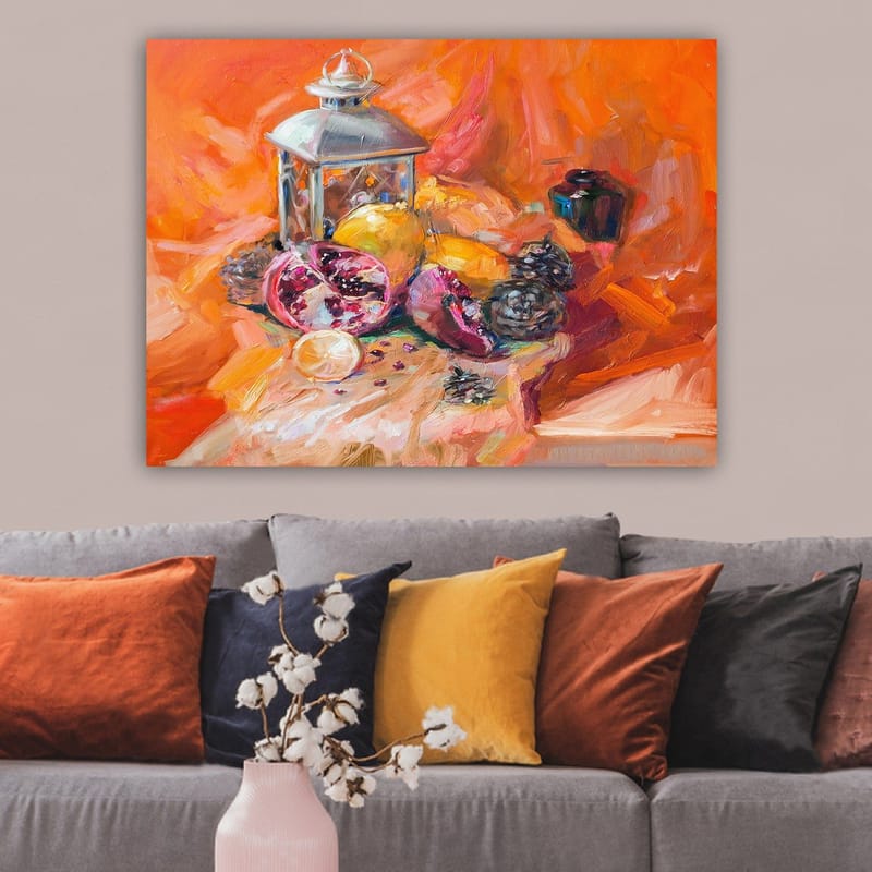 Lærred 70x100 cm - Stilleben med frugter og en lanterne i varme farver - Orange / Rød / Gul - Boligtilbehør - Billeder & kunst - Billeder på lærred