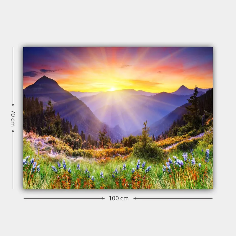 Lærred 70x100 cm - Storslået solopgang over bjerge og frodige enge - Guld / Lilla / Grøn - Boligtilbehør - Billeder & kunst - Billeder på lærred
