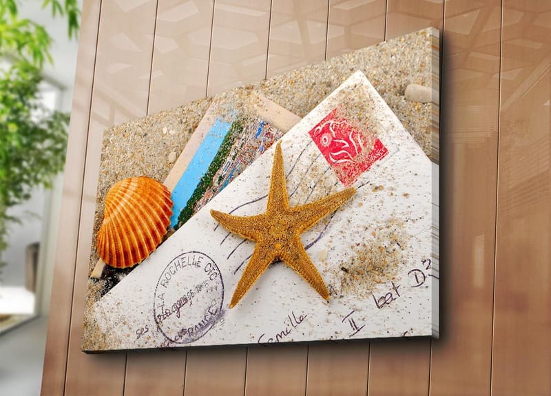Lærred 70x100 cm - Strandinspireret komposition med en søstjerne og muslingeskaller på et postkort - Orange / Beige / Hvid - Boligtilbehør - Billeder & kunst - Billeder på lærred