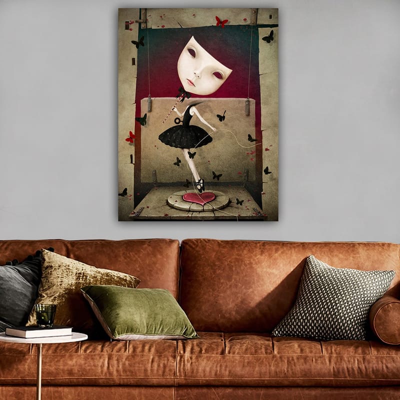 Lærred 70x100 cm - Surrealistisk ballerina med en stor, udtryksfuld ansigtsmaske, der danser blandt sommerfugle - Sort / Rød / Beige - Boligtilbehør - Billeder & kunst - Billeder på lærred