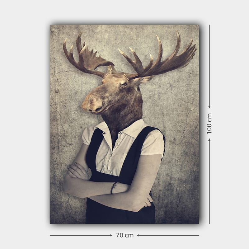 Lærred 70x100 cm - Surrealistisk komposition med en person med et elghov, klædt i en hvid skjorte og sorte overalls - Brun / Hvid / Sort - Boligtilbehør - Billeder & kunst - Billeder på lærred