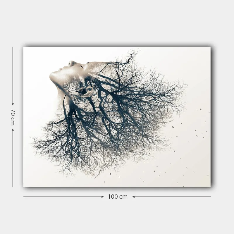 Lærred 70x100 cm - Surrealistisk skildring af en kvinde, hvis ansigt smelter sammen med et træ, hvilket symboliserer en dyb forbindelse mellem menneske og natur - Sort / Hvid - Boligtilbehør - Billeder & kunst - Billeder på lærred
