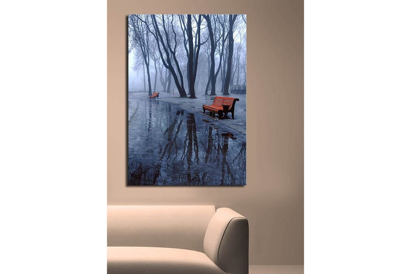 Lærred 70x100 cm - Tåget park med to orange bænke omgivet af kolde, bare træer - Orange / Blå / Grå - Boligtilbehør - Billeder & kunst - Billeder på lærred