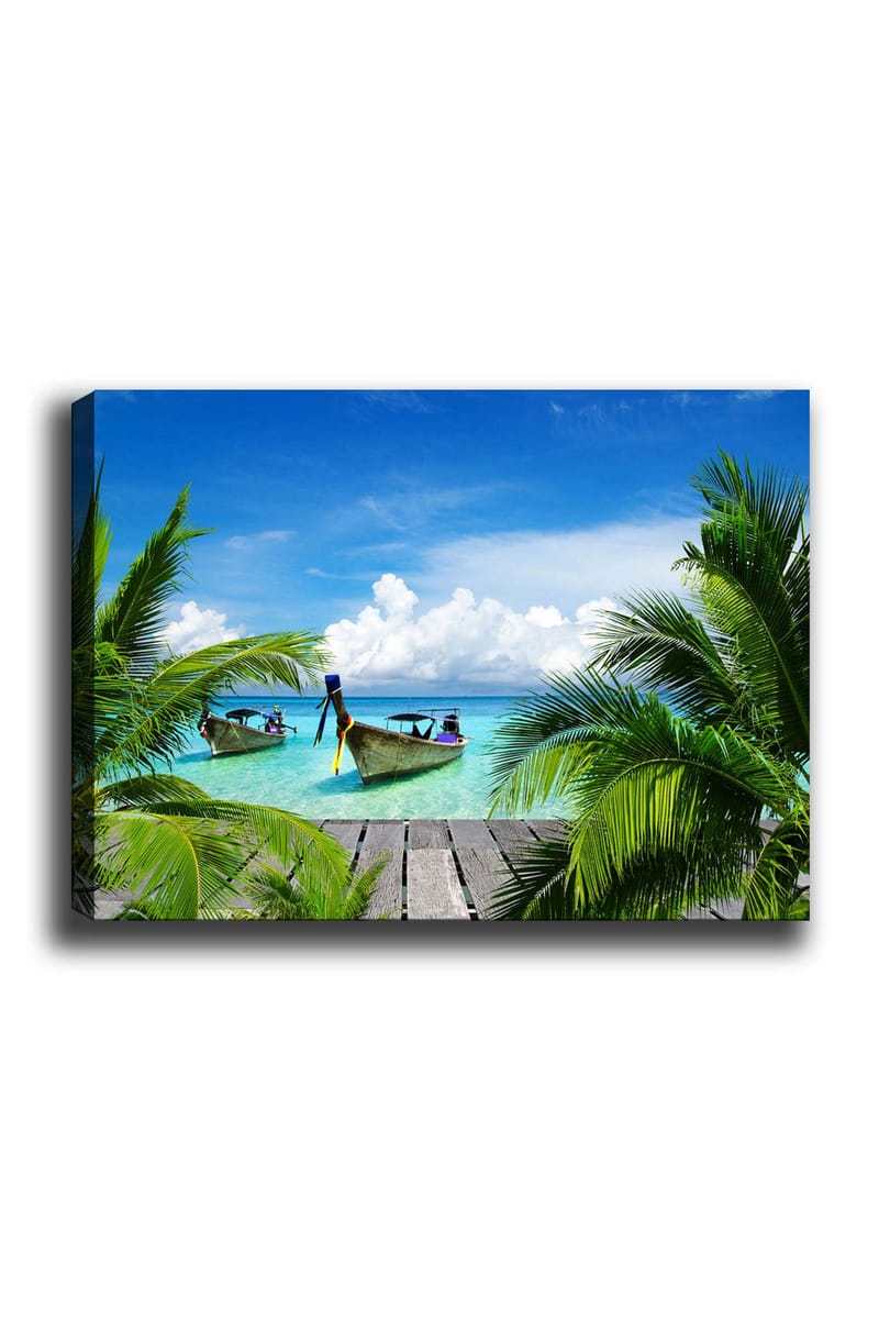 Lærred 70x100 cm - To både i klart turkisblåt vand omgivet af palmer og en træmole, Turkis / Grøn / Blå