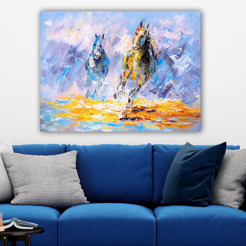 Lærred 70x100 cm - To heste galoperer fremad i en dynamisk og farverig komposition - Blå / Gul / Orange - Boligtilbehør - Billeder & kunst - Billeder på lærred
