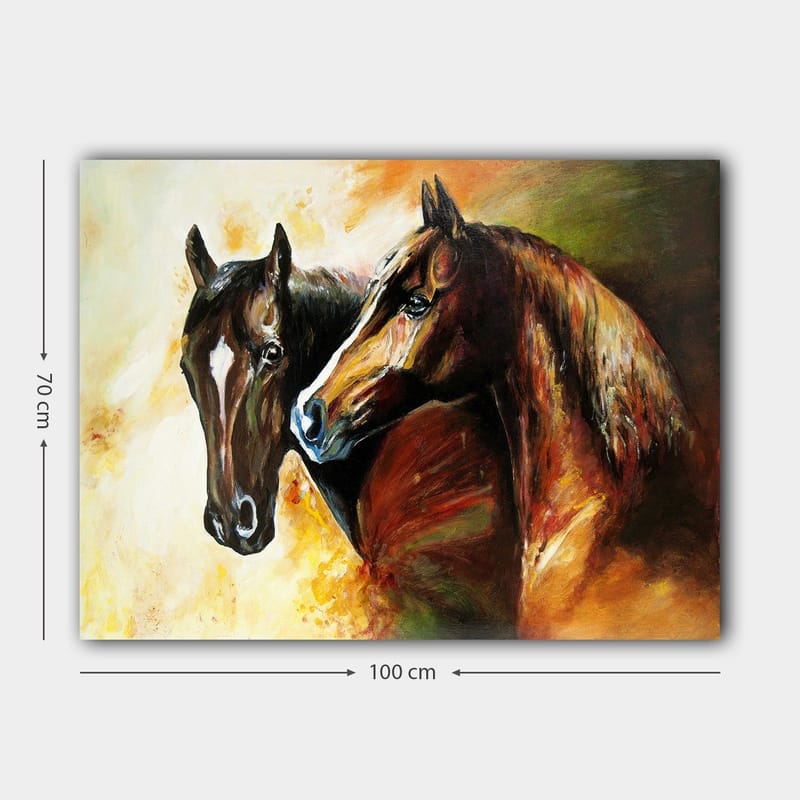 Lærred 70x100 cm - To heste står tæt på hinanden, fanget i en dynamisk og levende komposition - Mørkebrun / Lysebrun / Orange - Boligtilbehør - Billeder & kunst - Billeder på lærred