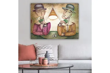 Lærred 70x100 cm - To mænd spiller kort under en lampe med cigaretter i munden og et koncentreret udtryk - Lilla / Grøn / Beige - Boligtilbehør - Billeder & kunst - Billeder på lærred