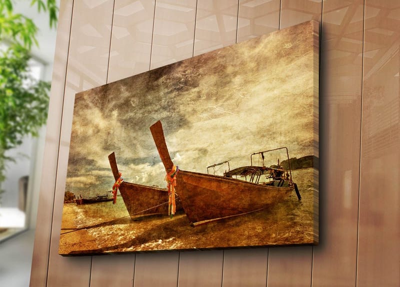 Lærred 70x100 cm - To traditionelle thailandske både på stranden - Brun / Beige / Orange - Boligtilbehør - Billeder & kunst - Billeder på lærred