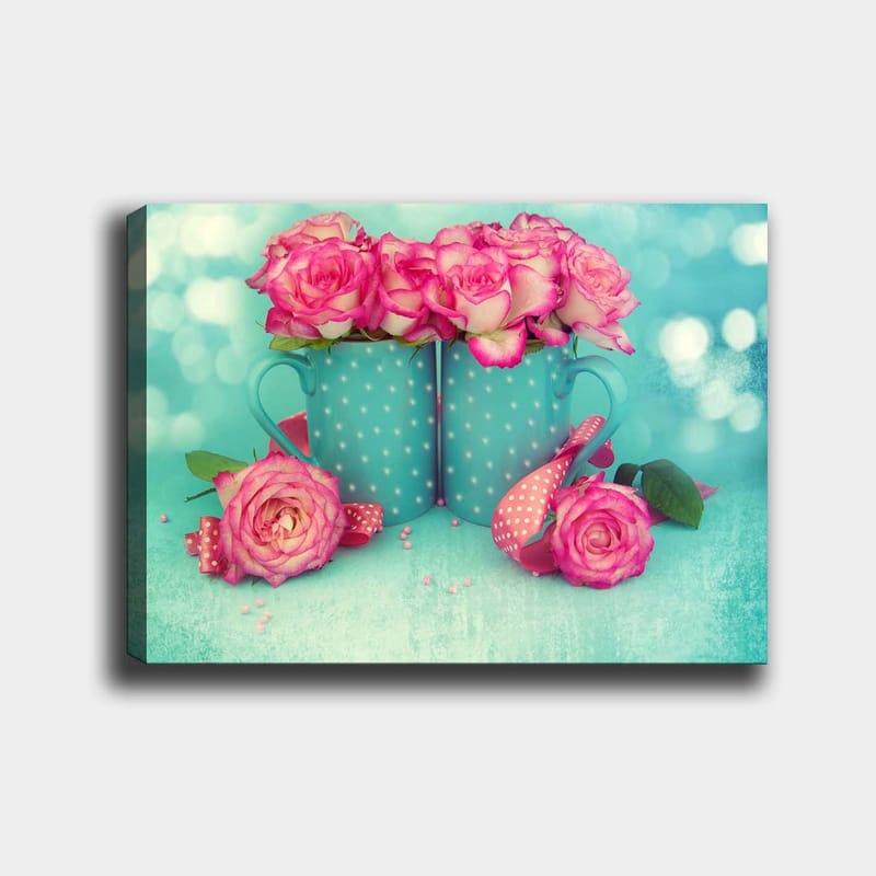 Lærred 70x100 cm - To turkise krus fyldt med lyserøde roser, Turkis / Lyserød