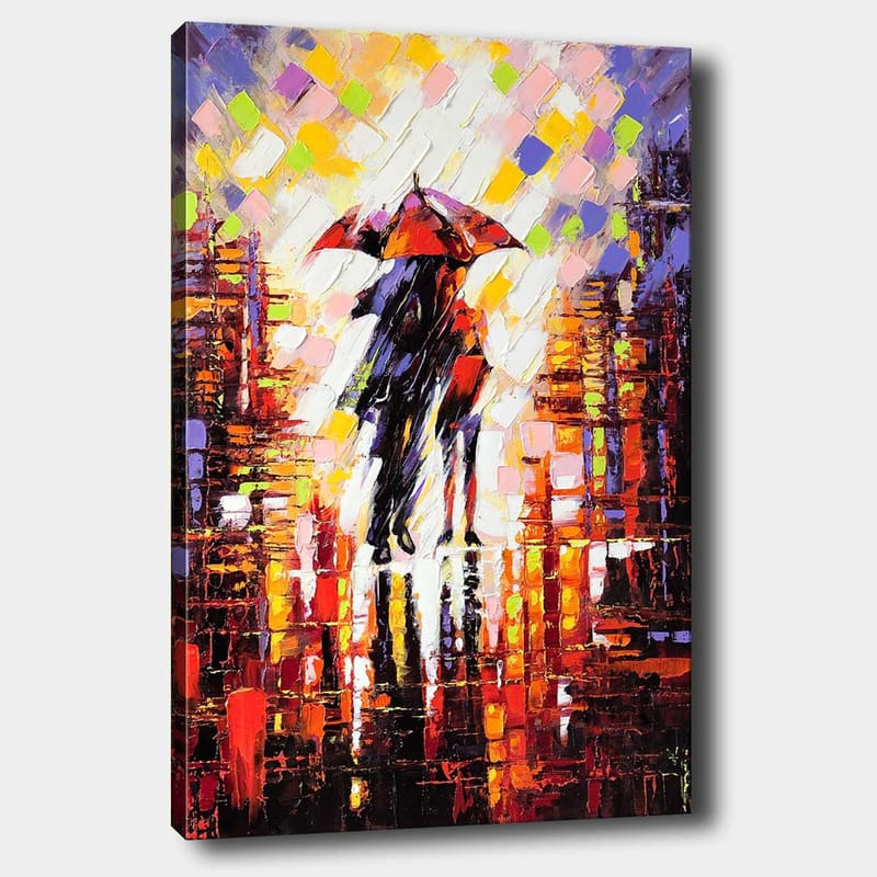 Lærred 70x100 cm - To personer med en paraply stående i et regnfuldt bymiljø, Rød / Sort / Orange