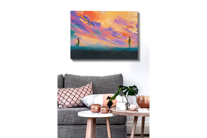 Lærred 70x100 cm - To personer stående på et åbent område under en farverig himmel - Lilla / Orange / Turkis - Boligtilbehør - Billeder & kunst - Billeder på lærred