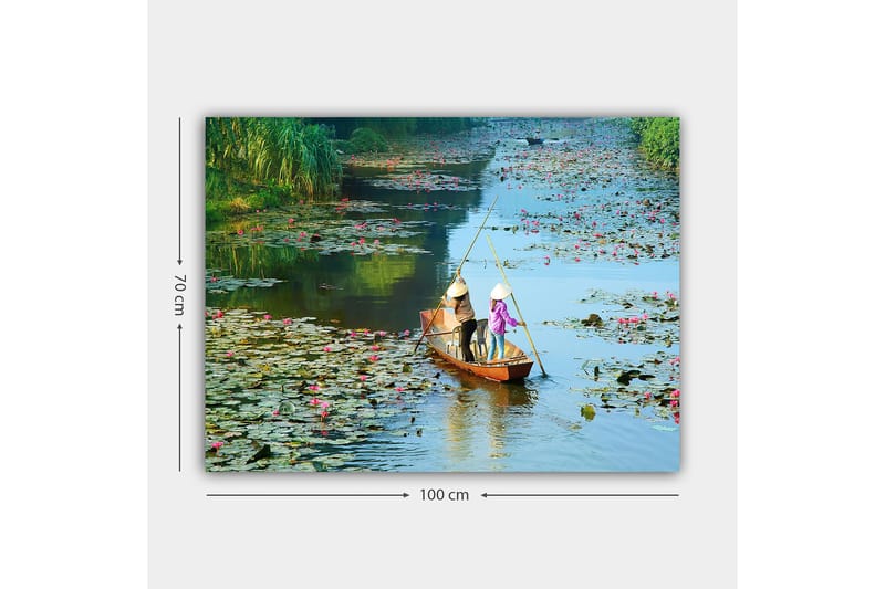 Lærred 70x100 cm - To personer padler i båd gennem en sø med åkander og blomster - Grøn / Lyserød / Blå - Boligtilbehør - Billeder & kunst - Billeder på lærred