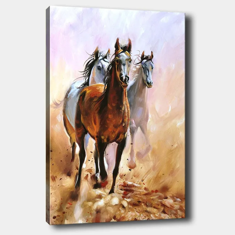 Lærred 70x100 cm - Tre heste galoperer fremad i en dynamisk bevægelse, Brun / Hvid / Beige