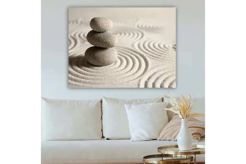 Lærred 70x100 cm - Tre stablede sten på en sandet overflade med bølgede mønstre - Grå / Beige - Boligtilbehør - Billeder & kunst - Billeder på lærred