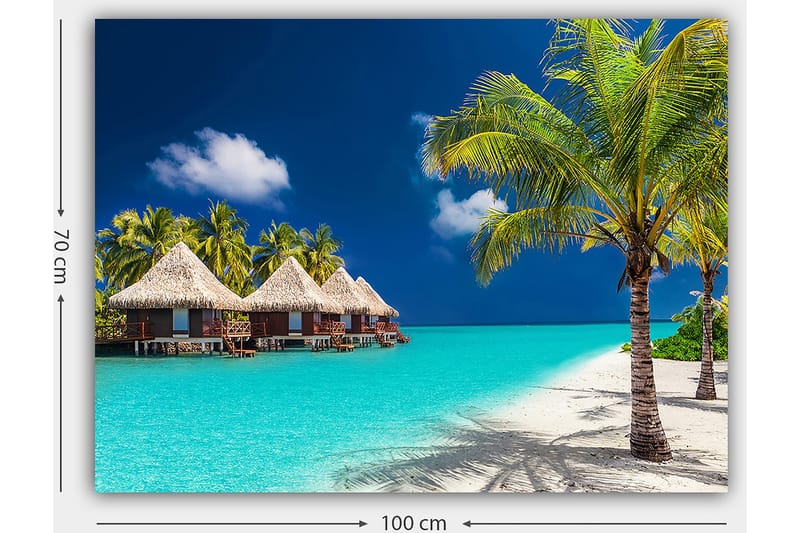 Lærred 70x100 cm - Tropisk strand med bungalows og palmer ved klart turkisblåt vand - Turkis / Grøn / Beige - Boligtilbehør - Billeder & kunst - Billeder på lærred