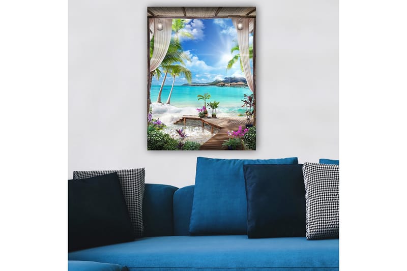 Lærred 70x100 cm - Tropisk strandudsigt med palmer, klart vand og blomster i et afslappende miljø, Turkis / Grøn / Lilla