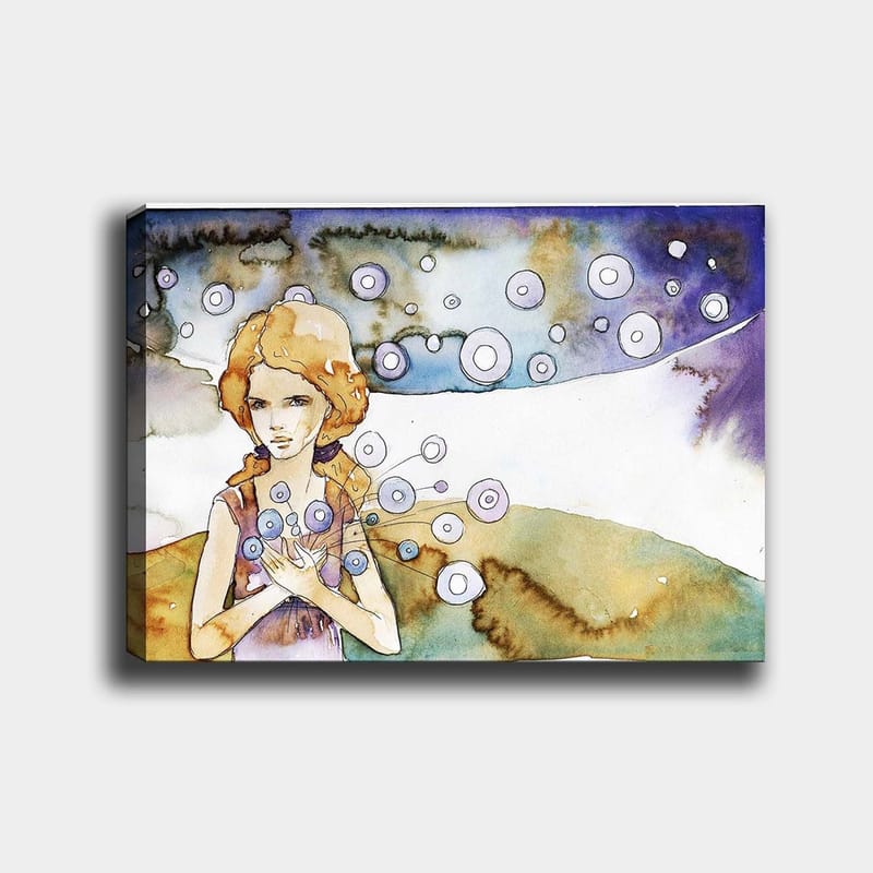 Lærred 70x100 cm - Ung kvinde holder en buket cirkulære blomster i et drømmeagtigt landskab, Lyseblå / Beige / Lilla