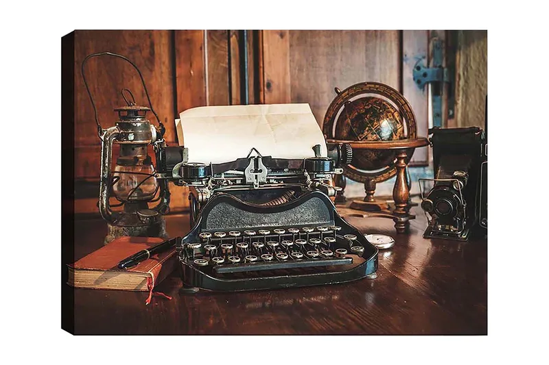 Lærred 70x100 cm - Vintage skrivemaskine med papir og en gammel globus på et træbord, Sort / Brun / Hvid
