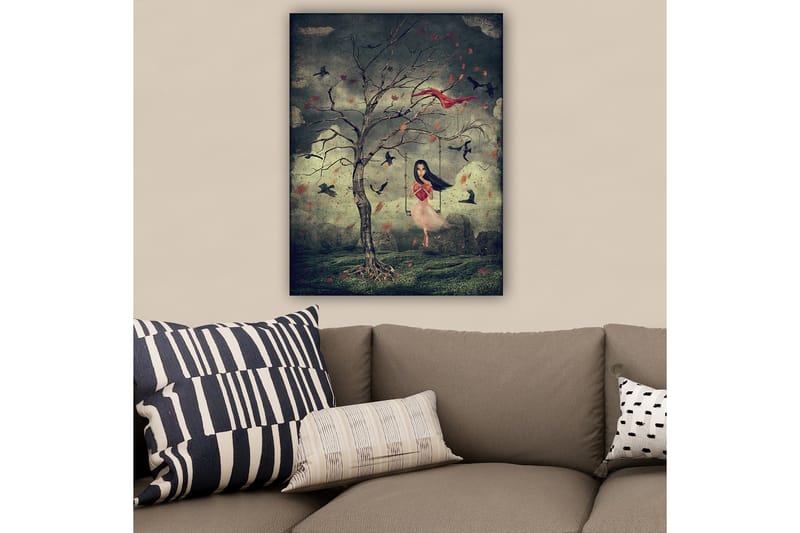 Lærred 70x100 cm - Pige i lyserød kjole gynger fra et træ i drømmeagtige omgivelser med fugle, der svæver omkring hende - Mørkegrøn / Rød / Lyserød - Boligtilbehør - Billeder & kunst - Billeder på lærred