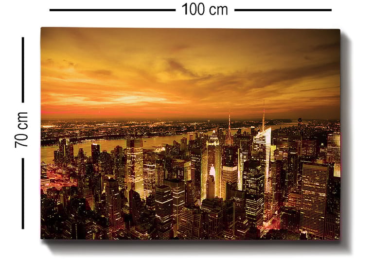 Lærred 70x100 cm - Panoramaudsigt over en by ved solnedgang med høje bygninger og en dramatisk himmel - Orange / Guld / Sort - Boligtilbehør - Billeder & kunst - Billeder på lærred