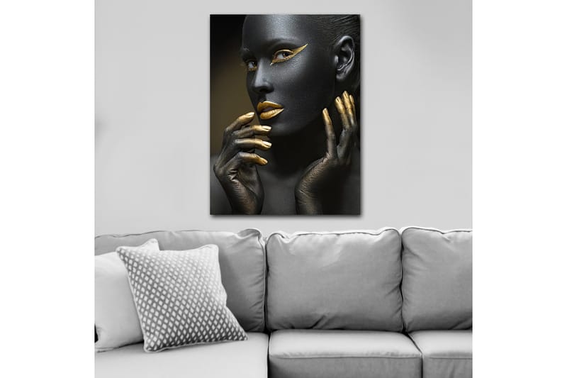 Lærred 70x100 cm - Portræt af en kvinde med sort ansigtsmaling og gyldne detaljer - Sort / Guld - Boligtilbehør - Billeder & kunst - Billeder på lærred