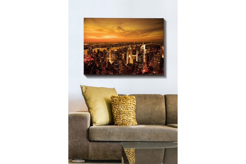 Lærred 70x100 cm - Panoramaudsigt over en by ved solnedgang med høje bygninger og en dramatisk himmel, Orange / Guld / Sort