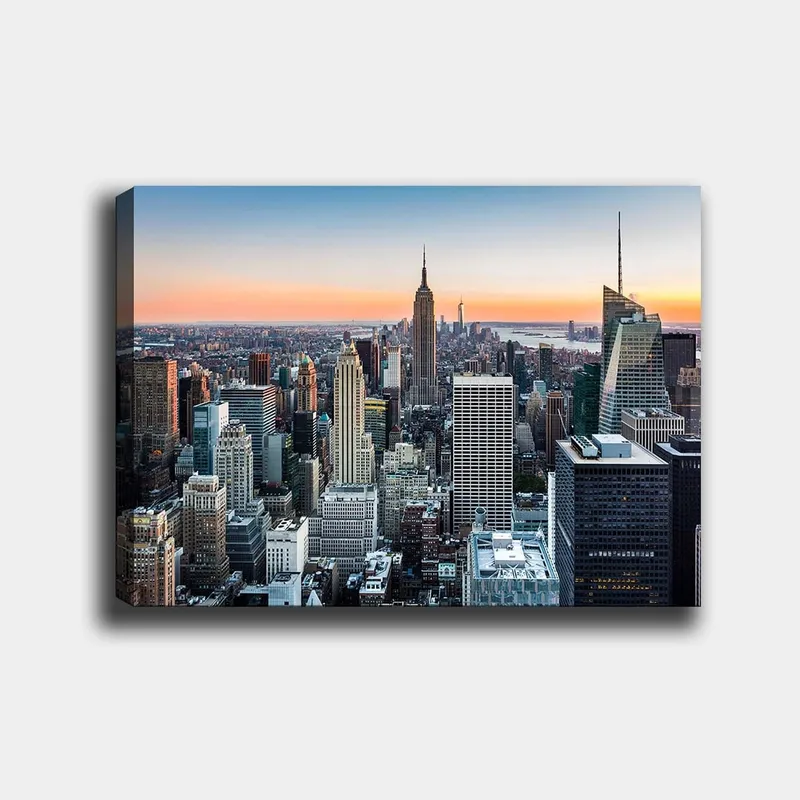 Lærred 70x100 cm - Panoramaudsigt over New York City med ikoniske skyskrabere i solnedgangens lys, Blå / Grå / Orange