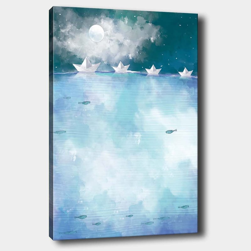 Lærred 70x100 cm - Papirbåde der sejler på en rolig, blå sø under en stjerneklar nat med en måne, Lyseblå / Turkis / Hvid