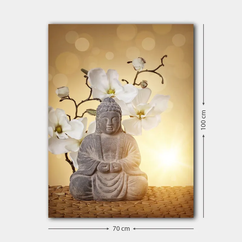 Lærredsbillede 70x100 cm - Buddha-statue omgivet af hvide blomster og en blød, gylden baggrund - Grå / Hvid / Gylden - Boligtilbehør - Billeder & kunst - Billeder på lærred