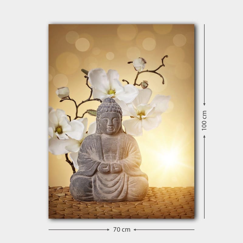 Lærredsbillede 70x100 cm - Buddha-statue omgivet af hvide blomster og en blød, gylden baggrund - Grå / Hvid / Gylden - Boligtilbehør - Billeder & kunst - Billeder på lærred