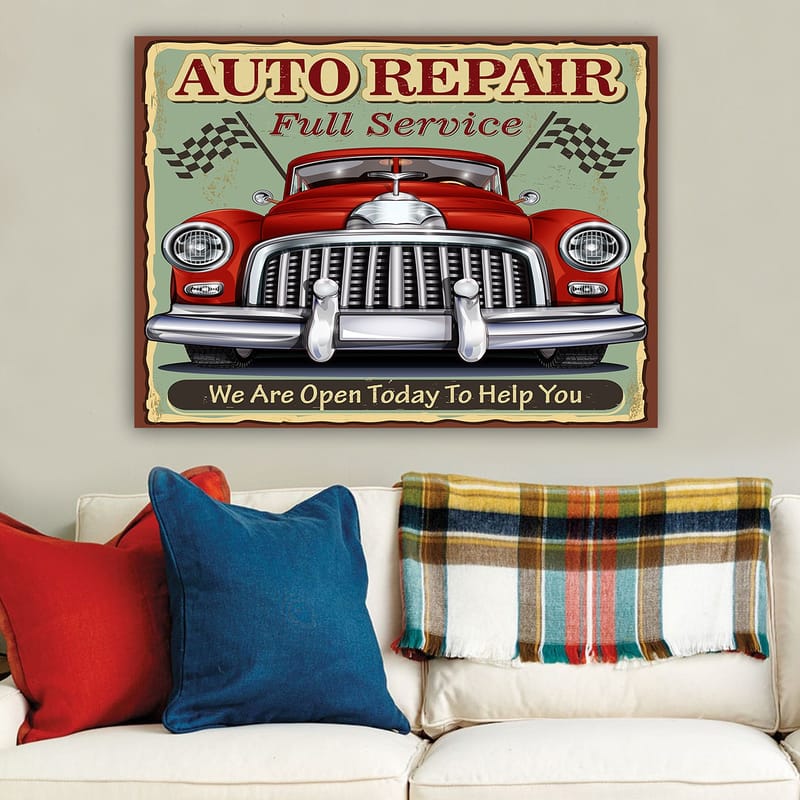 Lærredsbillede 70x100 cm - Klassisk rød bil med forkromet kølergrill og racerflag i baggrunden - Rød / Krom (sølv) / Grøn - Boligtilbehør - Billeder & kunst - Billeder på lærred