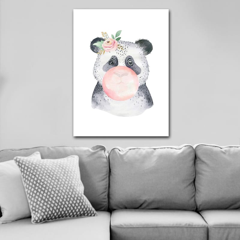 Lærredsbillede 70x100 cm - Sød panda der blæser tyggegummi med en blomst i øret - Grå / Lyserød / Grøn - Boligtilbehør - Billeder & kunst - Billeder på lærred