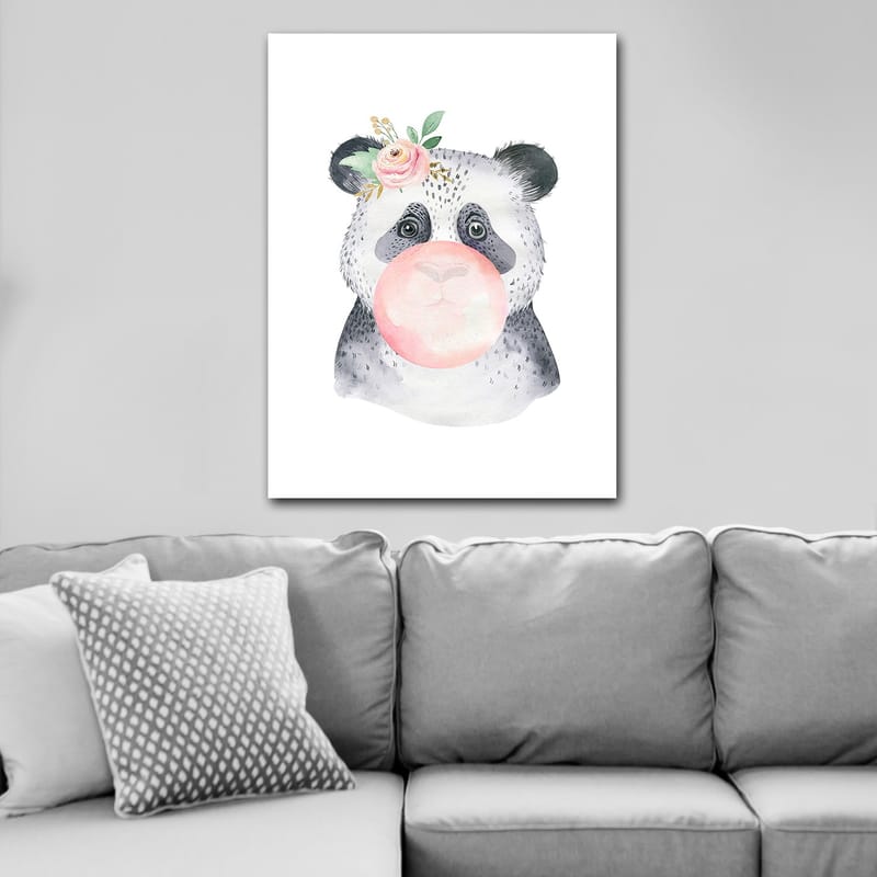 Lærredsbillede 70x100 cm - Sød panda der blæser tyggegummi med en blomst i øret - Grå / Lyserød / Grøn - Boligtilbehør - Billeder & kunst - Billeder på lærred