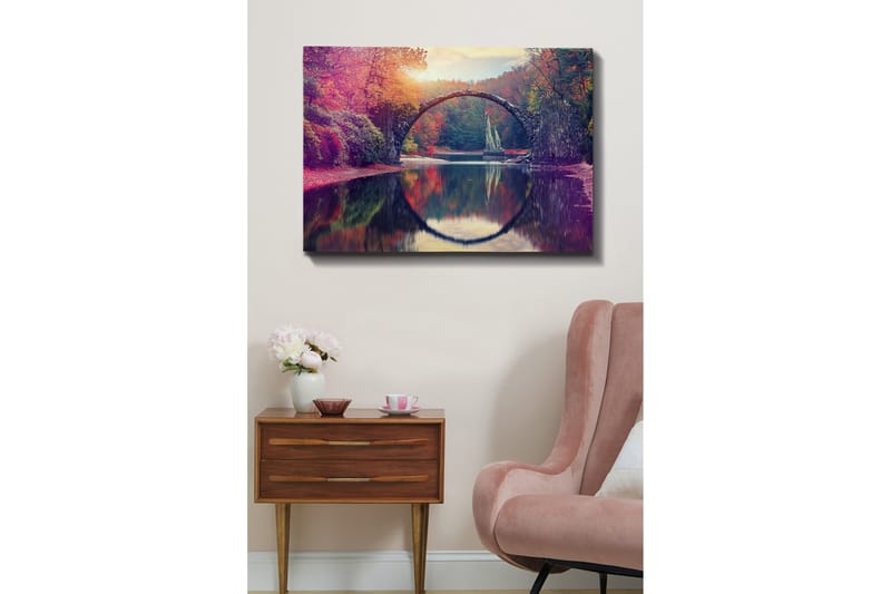 Lærredsbillede 70x100 cm - Smuk bro spejlet i en rolig sø omgivet af farverige efterårstræer - Rød / Grøn / Orange - Boligtilbehør - Billeder & kunst - Billeder på lærred