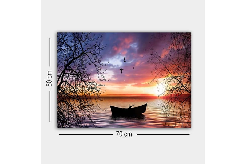 Lærredsbillede - Atmosfærisk solnedgang over en rolig sø med en båd i fokus - Lilla / Orange / Sort - Boligtilbehør - Billeder & kunst - Billeder på lærred