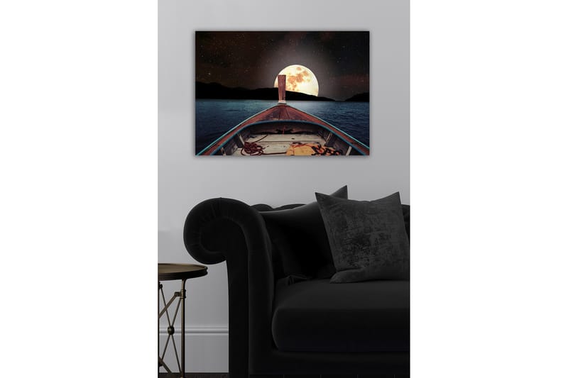 Lærredsbillede - Båd navigerer mod en stor fuldmåne over en rolig sø - Mørkeblå / Grå / Orange - Boligtilbehør - Billeder & kunst - Billeder på lærred