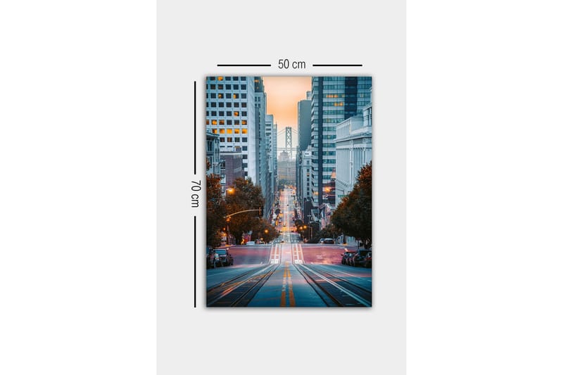 Lærredsbillede - Bygade med udsigt til en bro i baggrunden - Blå / Orange / Grå - Boligtilbehør - Billeder & kunst - Billeder på lærred