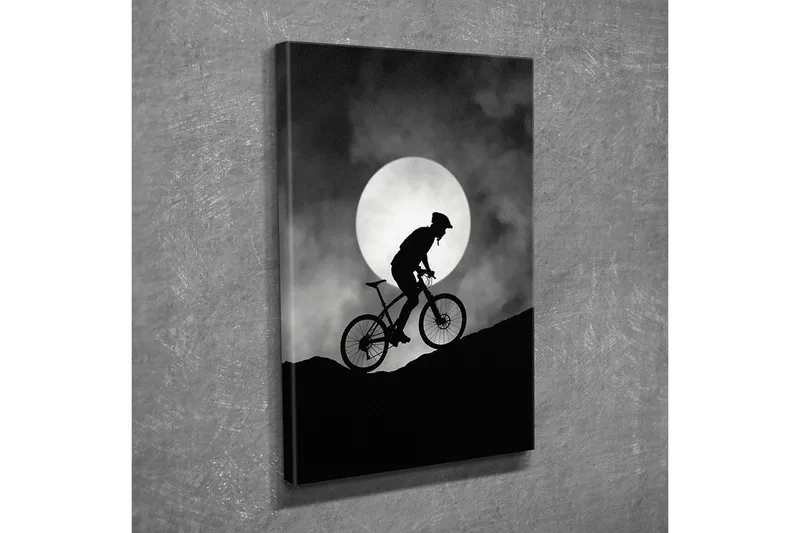 Lærredsbillede - Cyklist klatrer op ad en bakke under en stor måne - Sort / Grå - Boligtilbehør - Billeder & kunst - Billeder på lærred