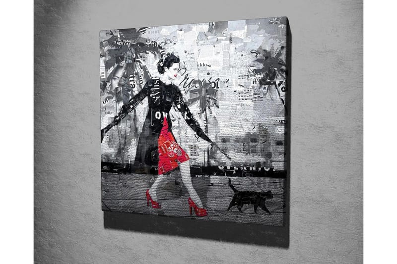 Lærredsbillede - Elegant kvinde i rød kjole med sort kat i bymiljø - Rød / Sort / Grå - Boligtilbehør - Billeder & kunst - Billeder på lærred
