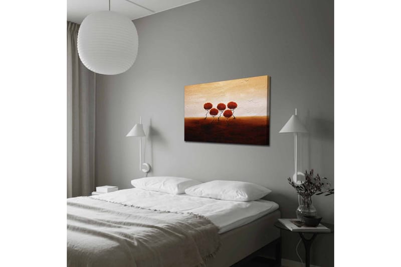 Lærredsbillede - Fem stiliserede træer med runde, røde kroner på en blødt bølgende baggrund - Rød / Brun / Beige - Boligtilbehør - Billeder & kunst - Billeder på lærred
