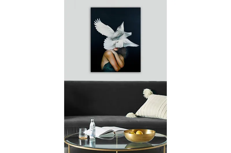 Lærredsbillede - Fugle svæver over en kvinde med en bar skulder - Hvid / Sort / Hudfarve - Boligtilbehør - Billeder & kunst - Billeder på lærred