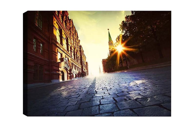 Lærredsbillede - Gademiljø med historisk arkitektur og solnedgangsstråler, Rød / Gul / Blå